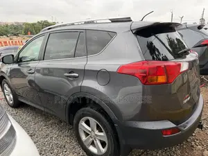 Toyota RAV4 XLE 4dr SUV AWD (2.5L 4cyl 6A) 2015 Gray