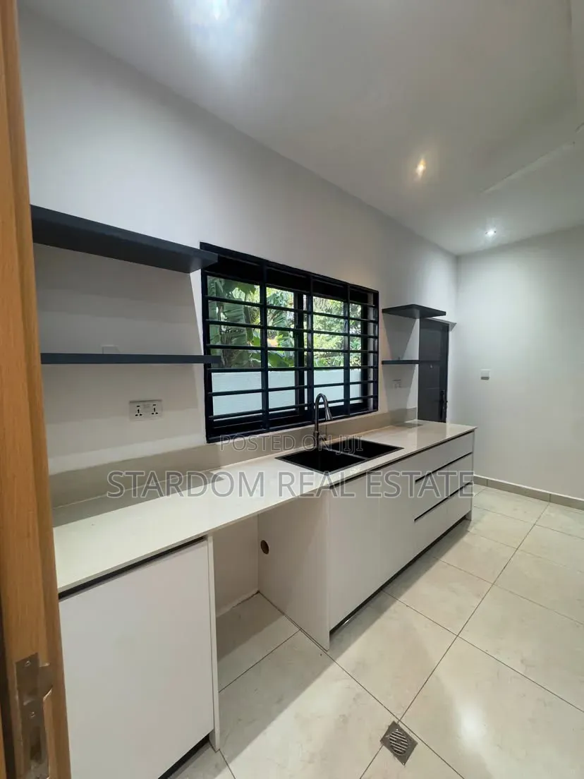 4bdrm Duplex in Oyarifa, Owusu Ansah for sale