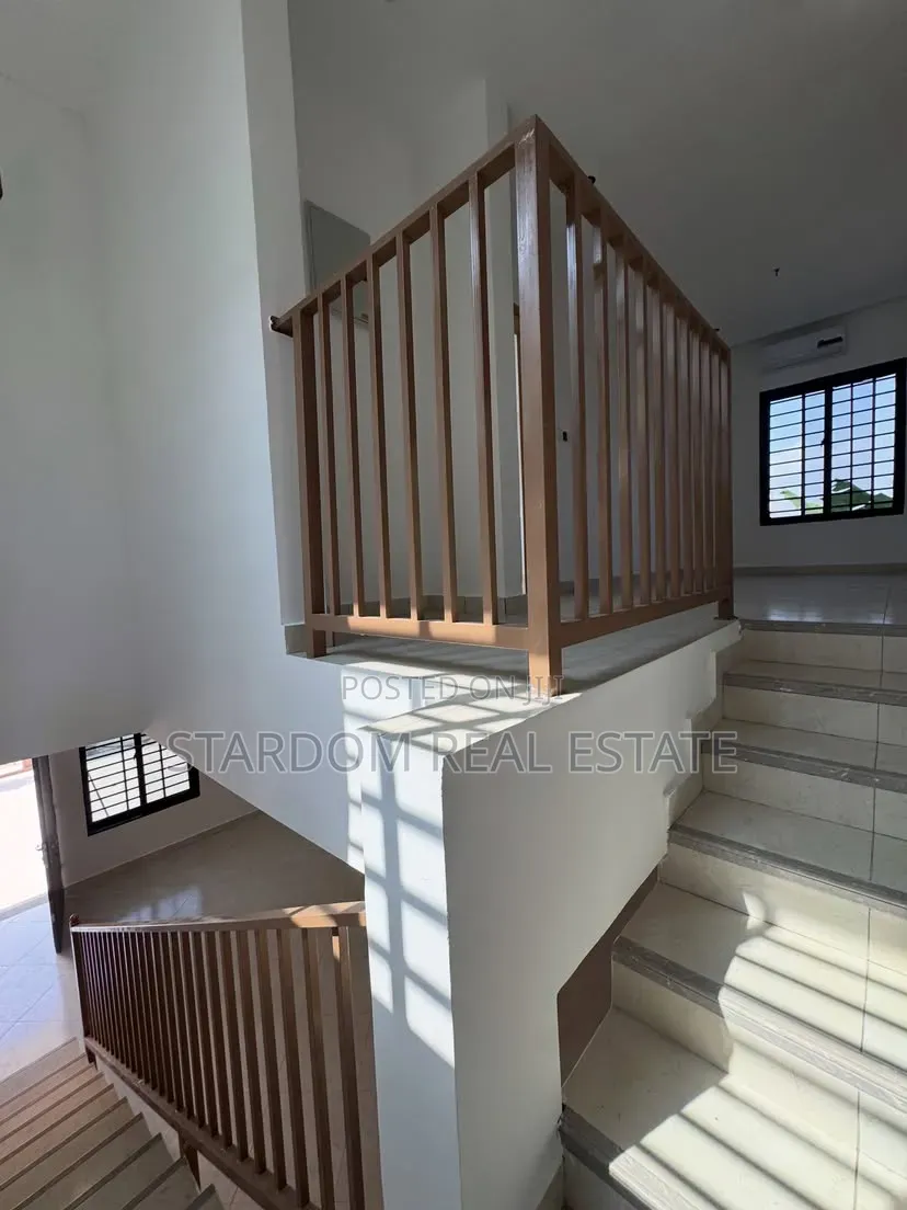 4bdrm Duplex in Oyarifa, Owusu Ansah for sale