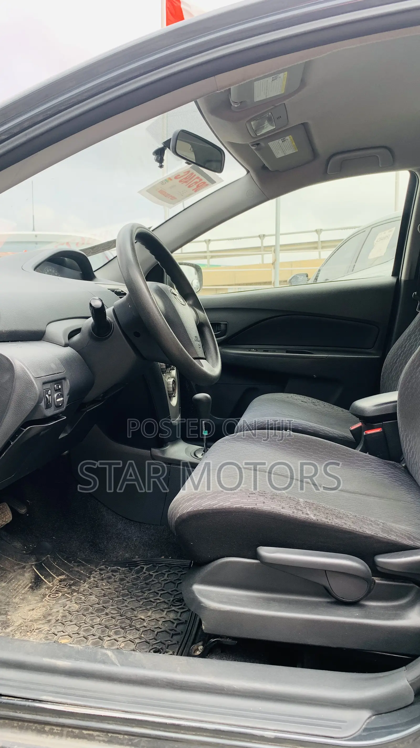 Toyota Yaris 2012 Gray