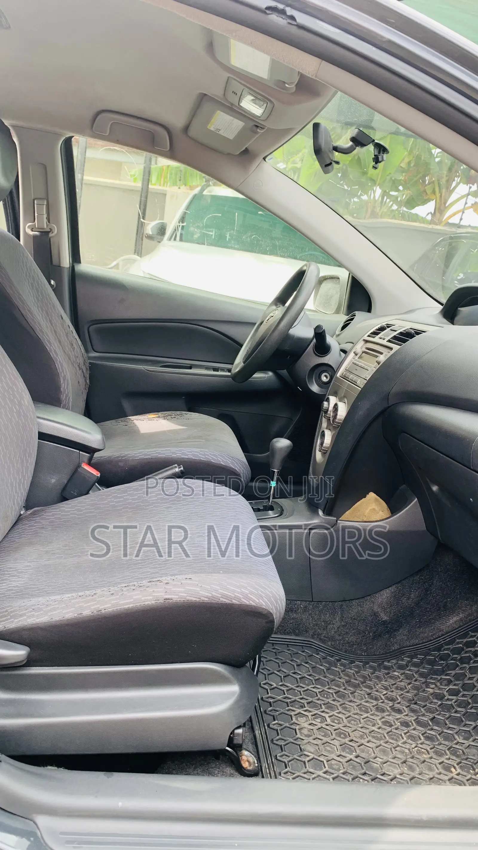 Toyota Yaris 2012 Gray