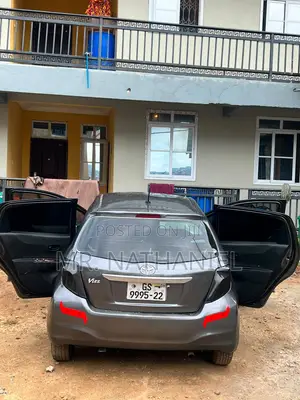 Toyota Vitz 2010 Gray