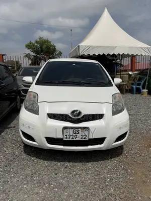 Toyota Vitz 1.5 FWD 5dr 2010 White