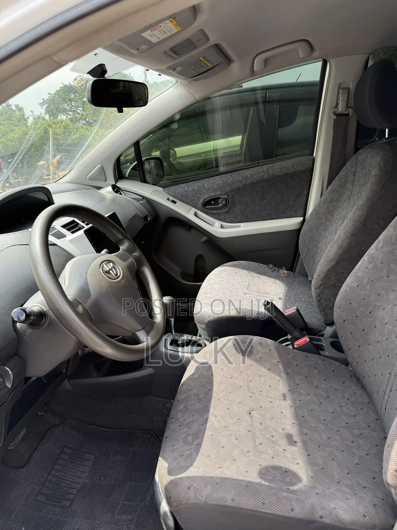 Toyota Vitz 1.5 FWD 5dr 2010 White