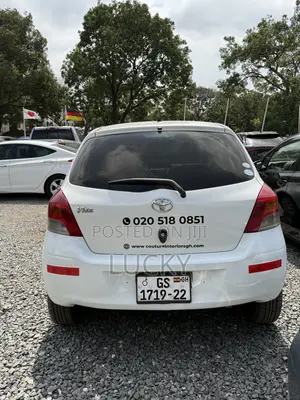 Toyota Vitz 1.5 FWD 5dr 2010 White