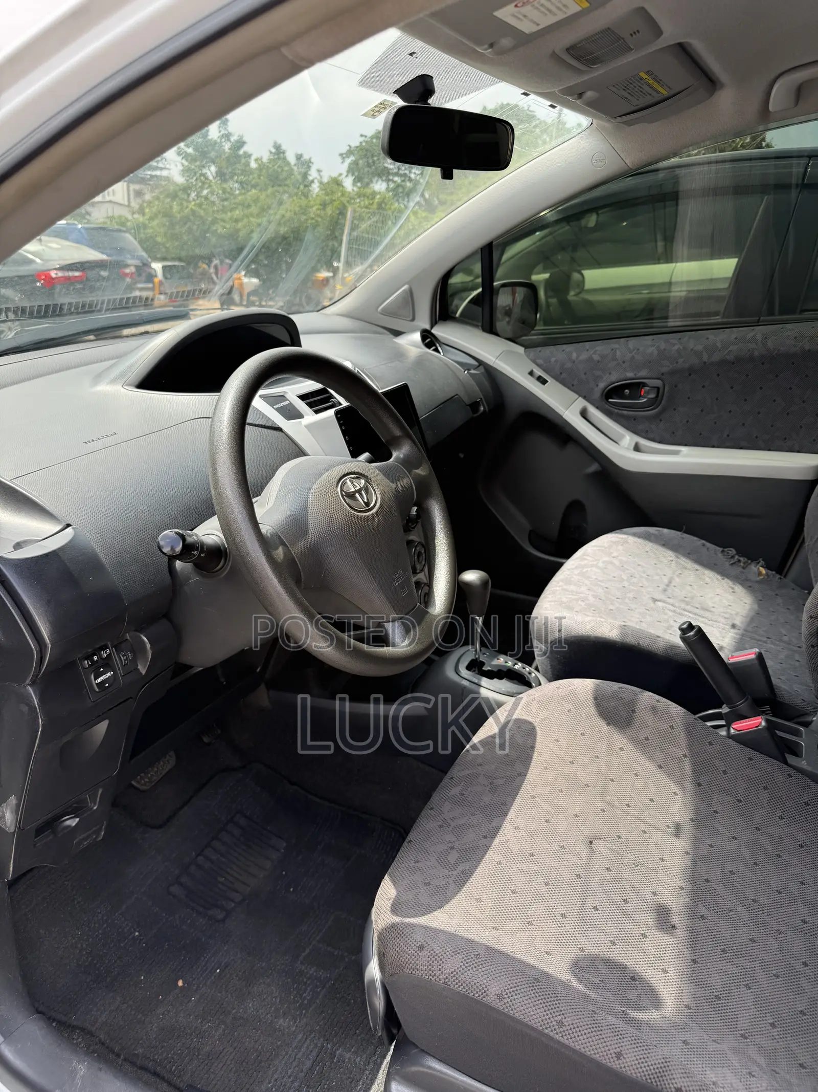 Toyota Vitz 1.5 FWD 5dr 2010 White