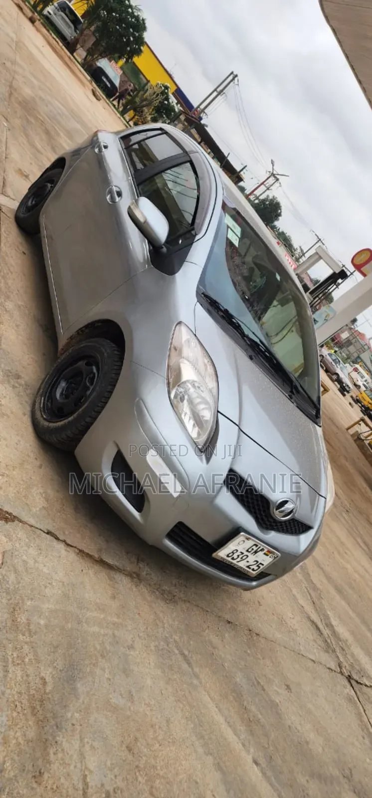 Toyota Vitz 1.3 FWD 5dr 2010 Gray