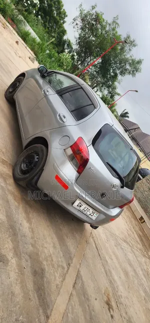 Toyota Vitz 1.3 FWD 5dr 2010 Gray