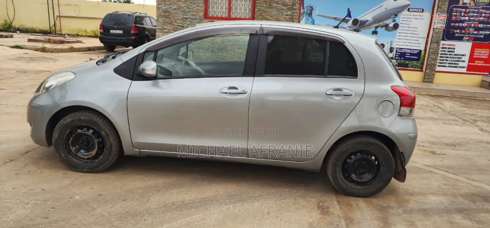 Toyota Vitz 1.3 FWD 5dr 2010 Gray