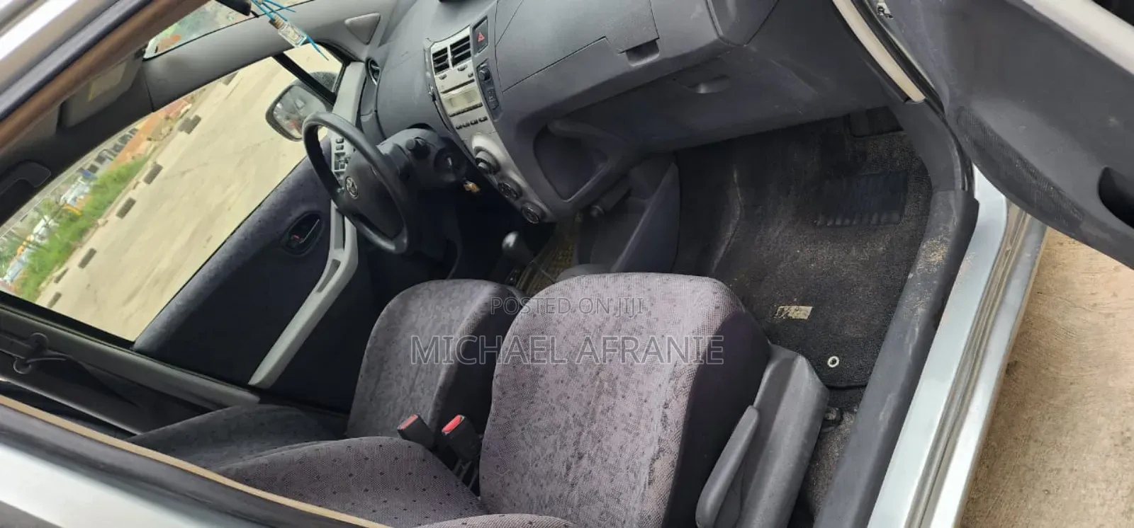 Toyota Vitz 1.3 FWD 5dr 2010 Gray