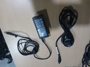 HP Charger Big Pin