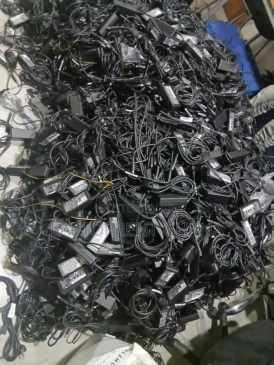 HP Charger Big Pin