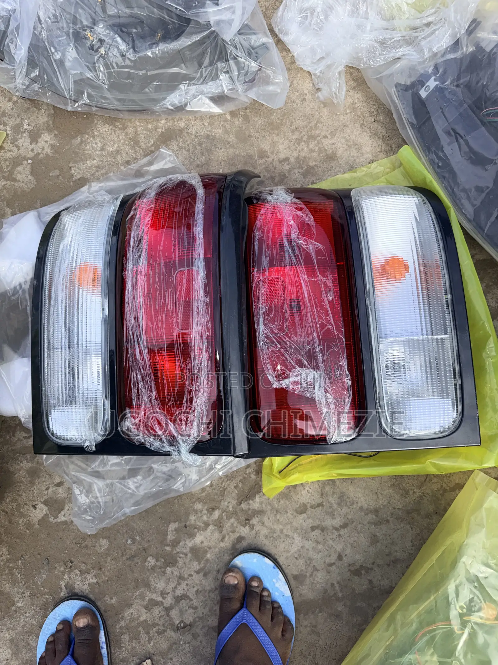 Coaster 2003/2004/2005 Tail Light PAIR