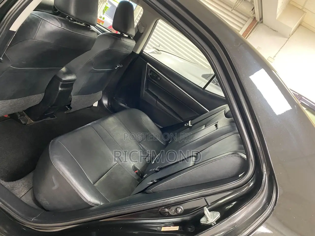 Toyota Corolla SE Special Edition 4dr Sedan (1.8L 4cyl CVT) 2017 Black