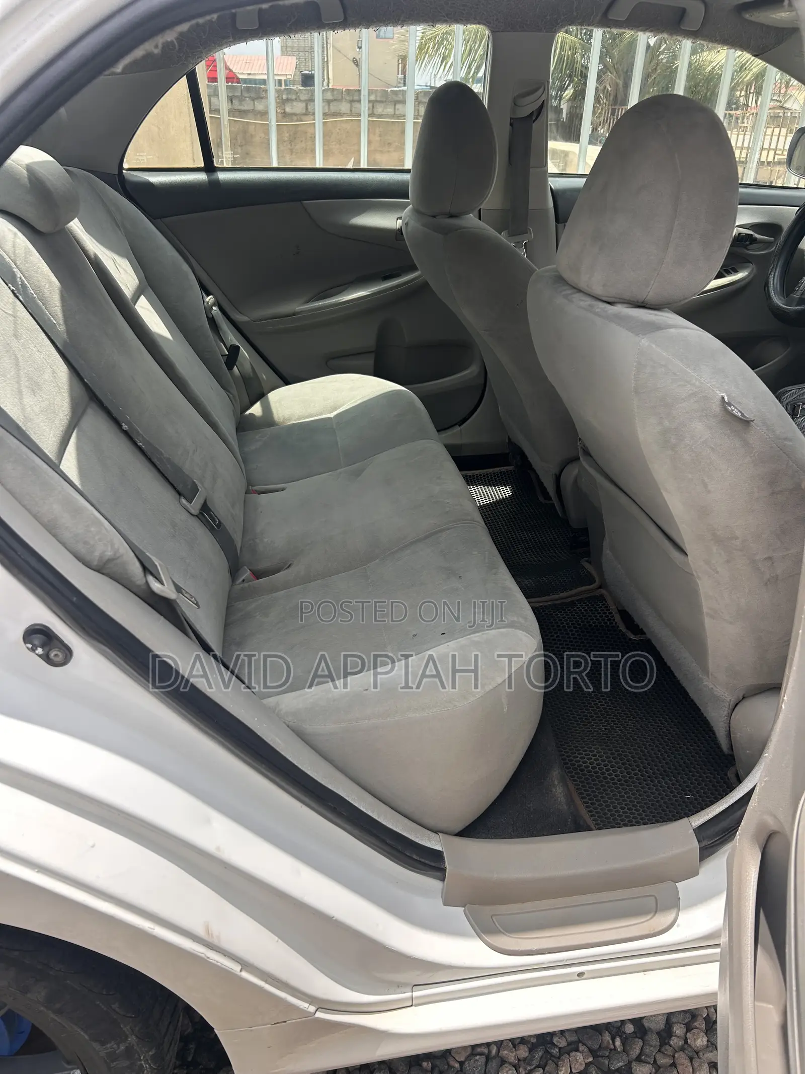 Toyota Corolla LE 4dr Sedan (1.8L 4cyl 4A) 2012 White
