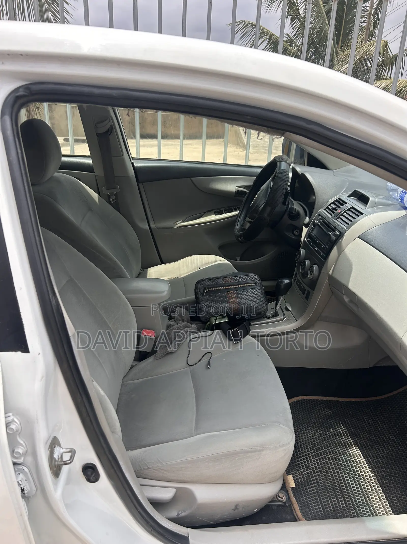 Toyota Corolla LE 4dr Sedan (1.8L 4cyl 4A) 2012 White