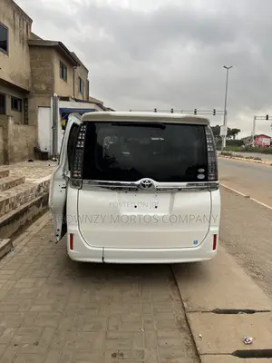 Toyota Voxy 2013 White