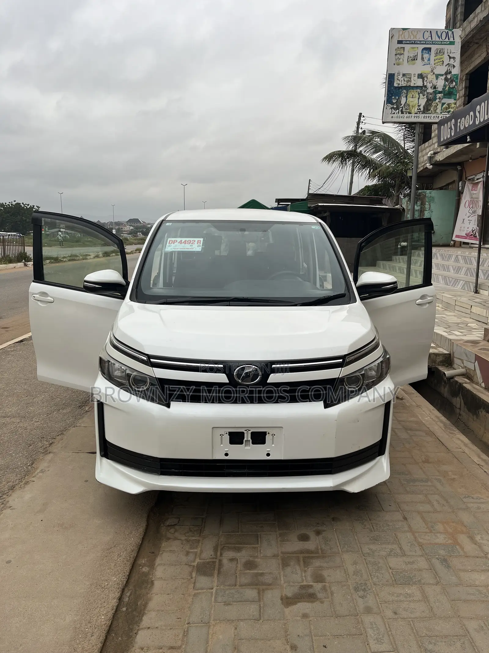 Toyota Voxy 2013 White