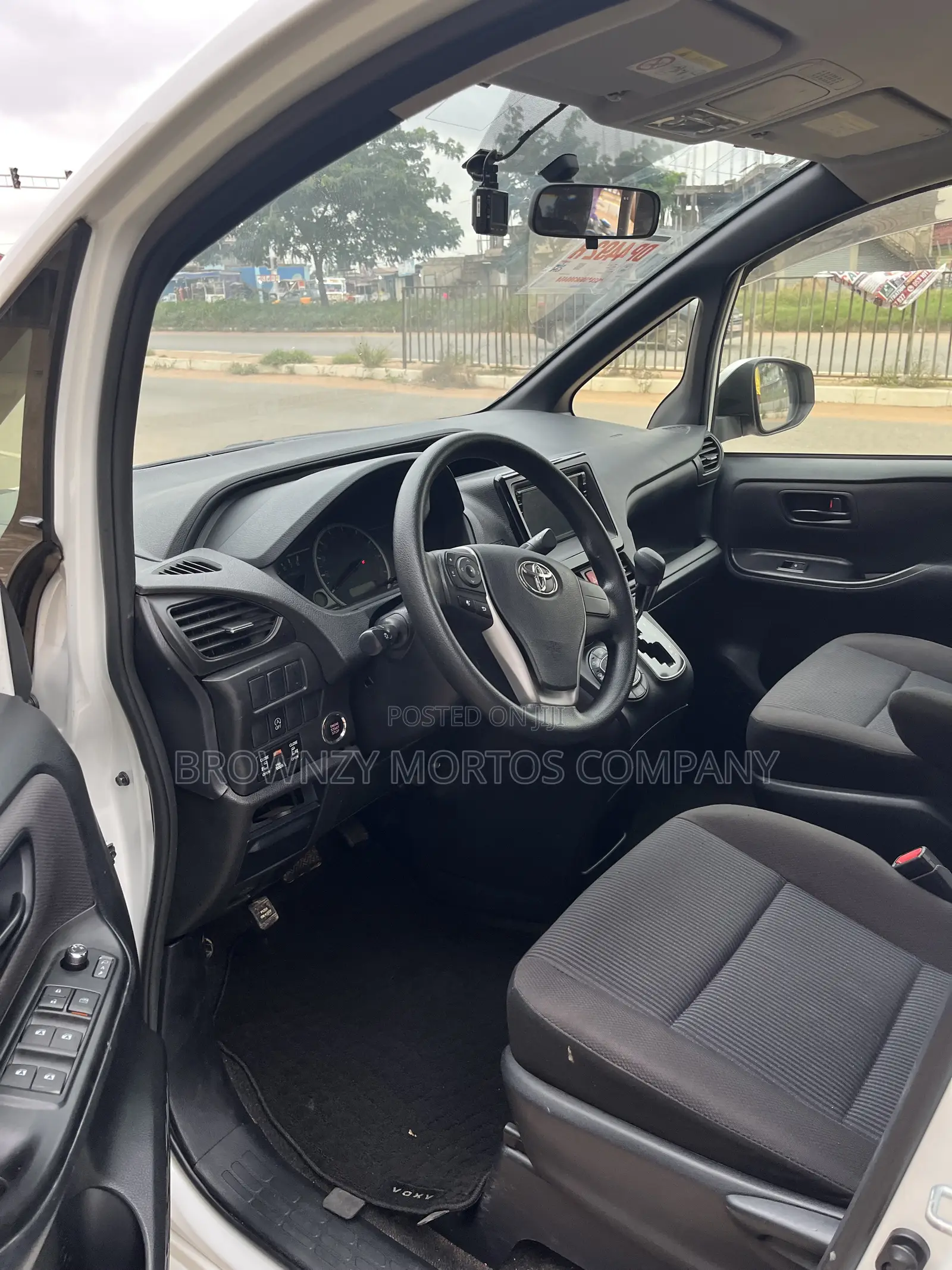 Toyota Voxy 2013 White