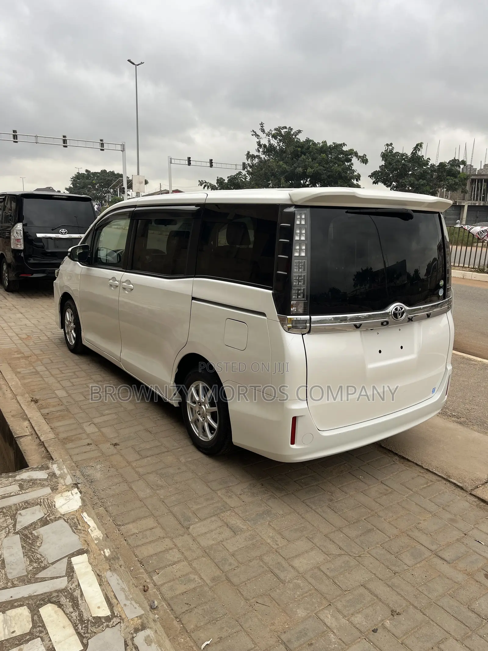 Toyota Voxy 2013 White
