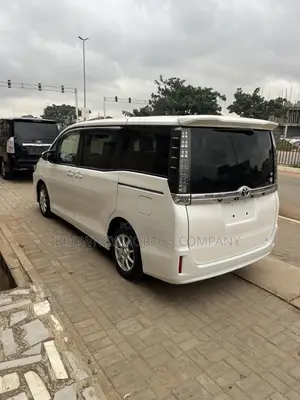 Toyota Voxy 2013 White