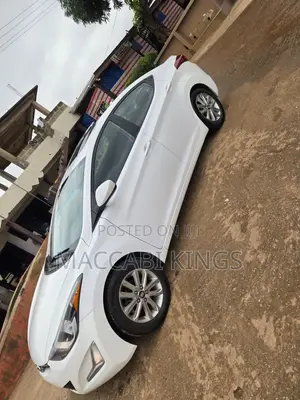 Hyundai Elantra 2016 White
