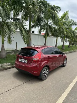 Ford Fiesta SE 4dr Hatchback (1.6L 4cyl 5M) 2014 Red