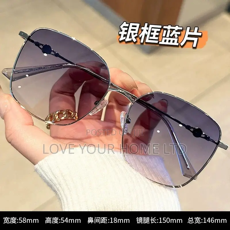 Luxury Rimless Polygon Blue Gradient Sunglasses for Women