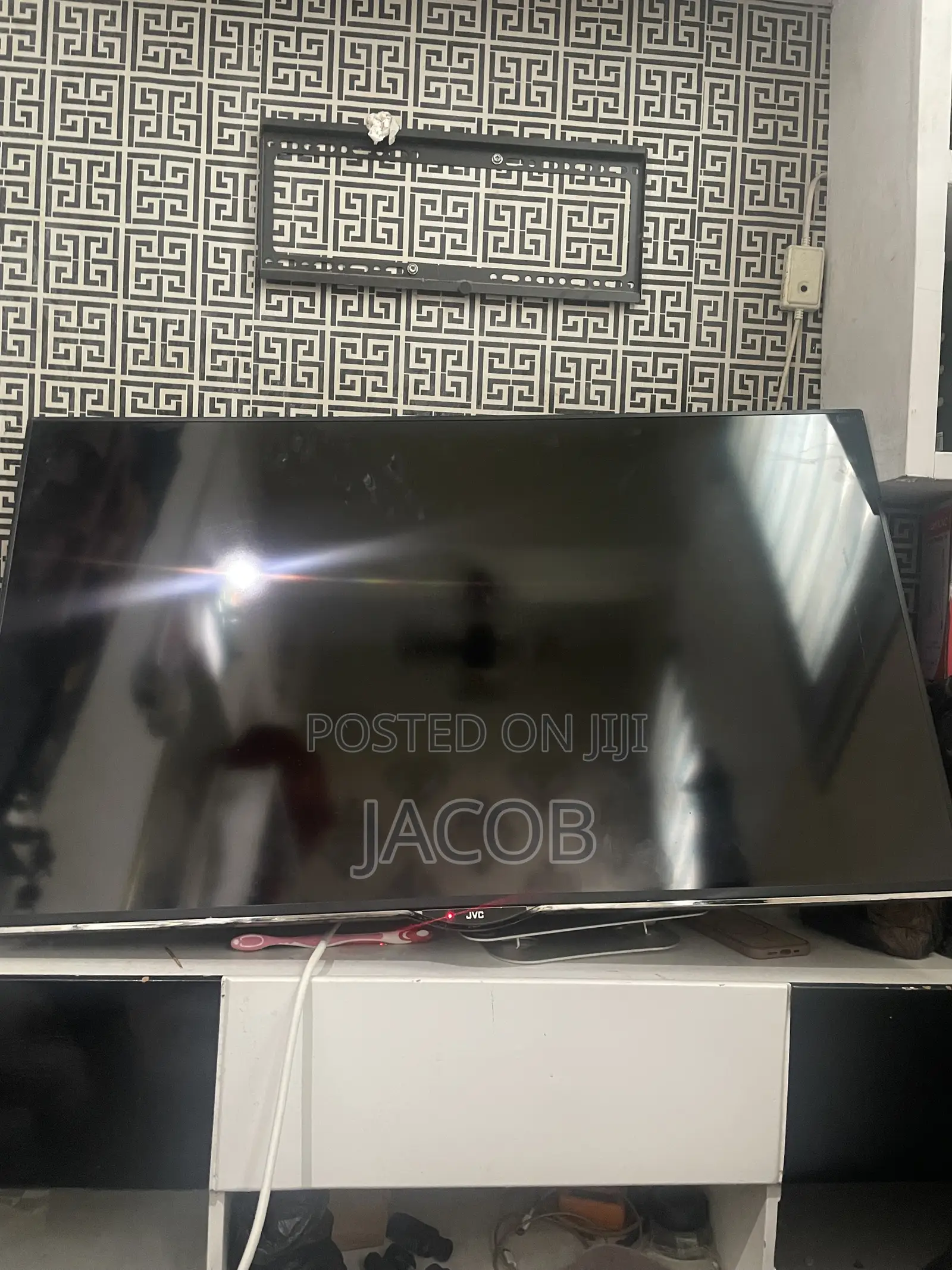 JVC 40” Smart TV