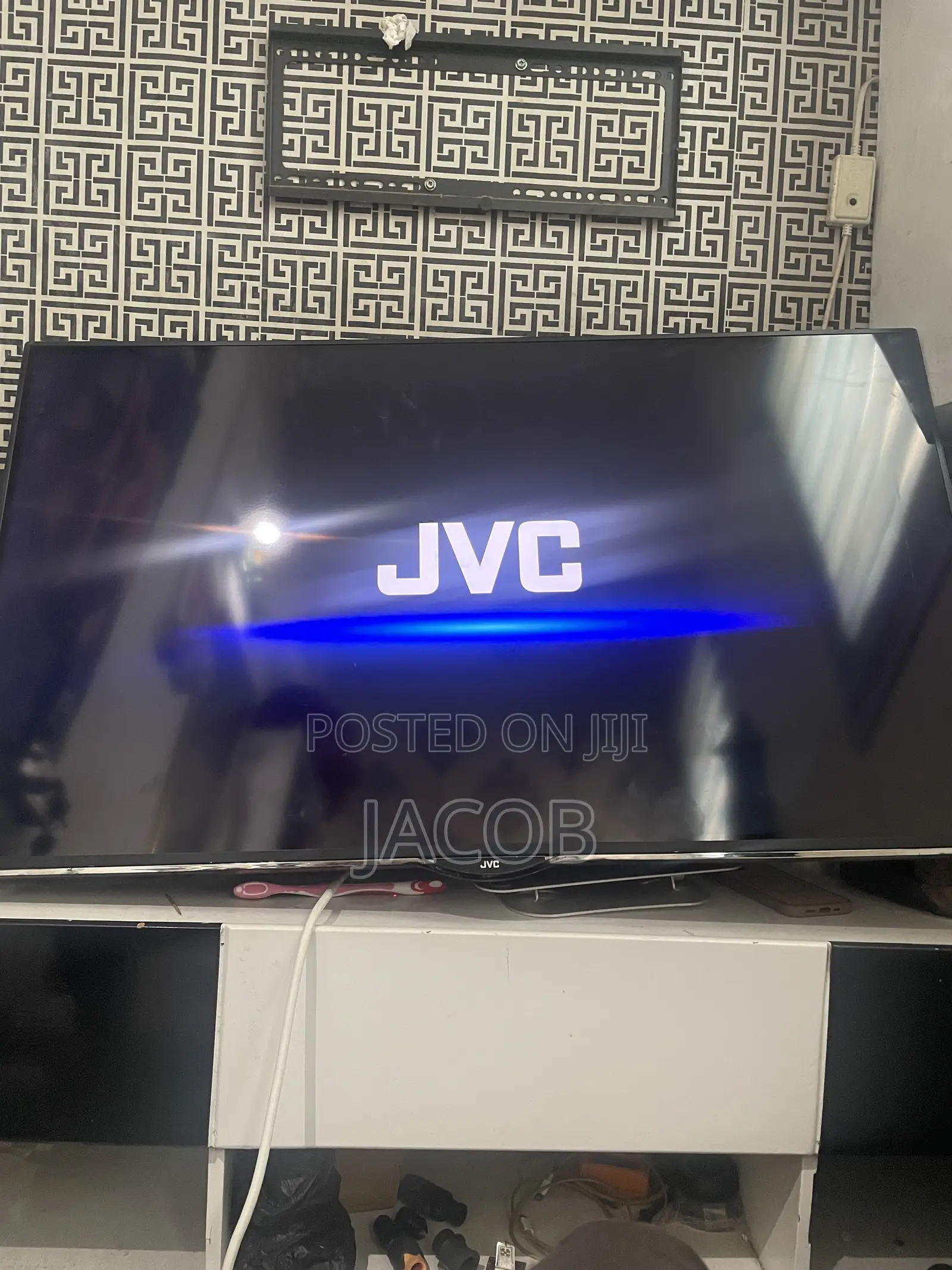 JVC 40” Smart TV