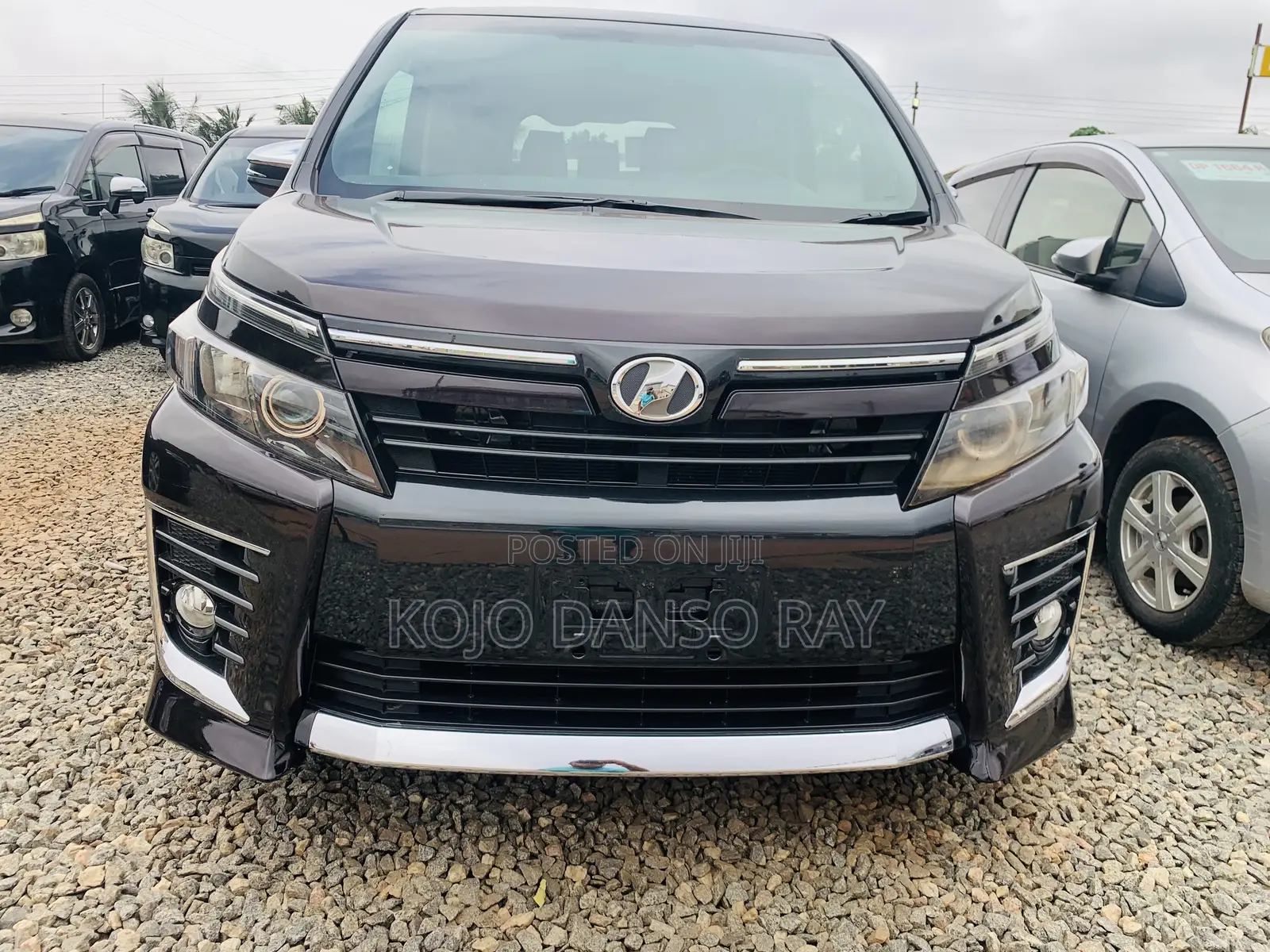 Toyota Voxy X 2WD 8-Seater 2015