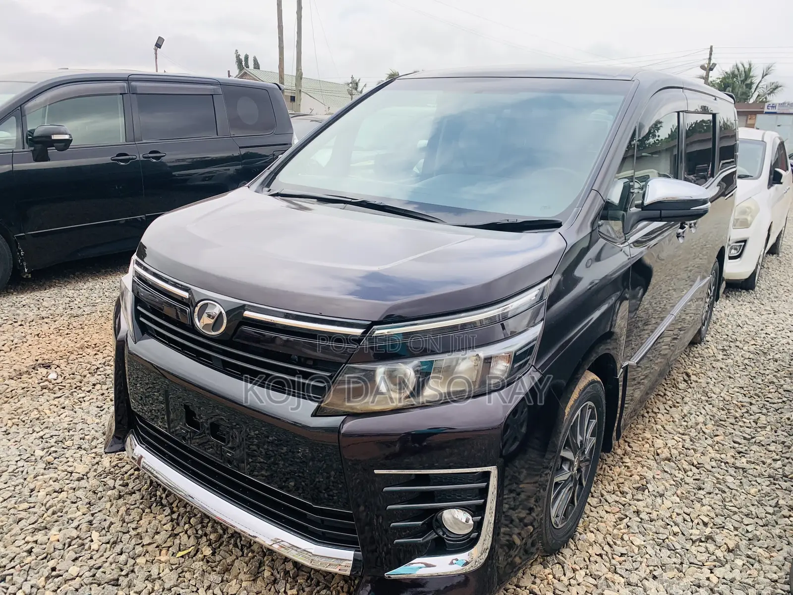 Toyota Voxy X 2WD 8-Seater 2015