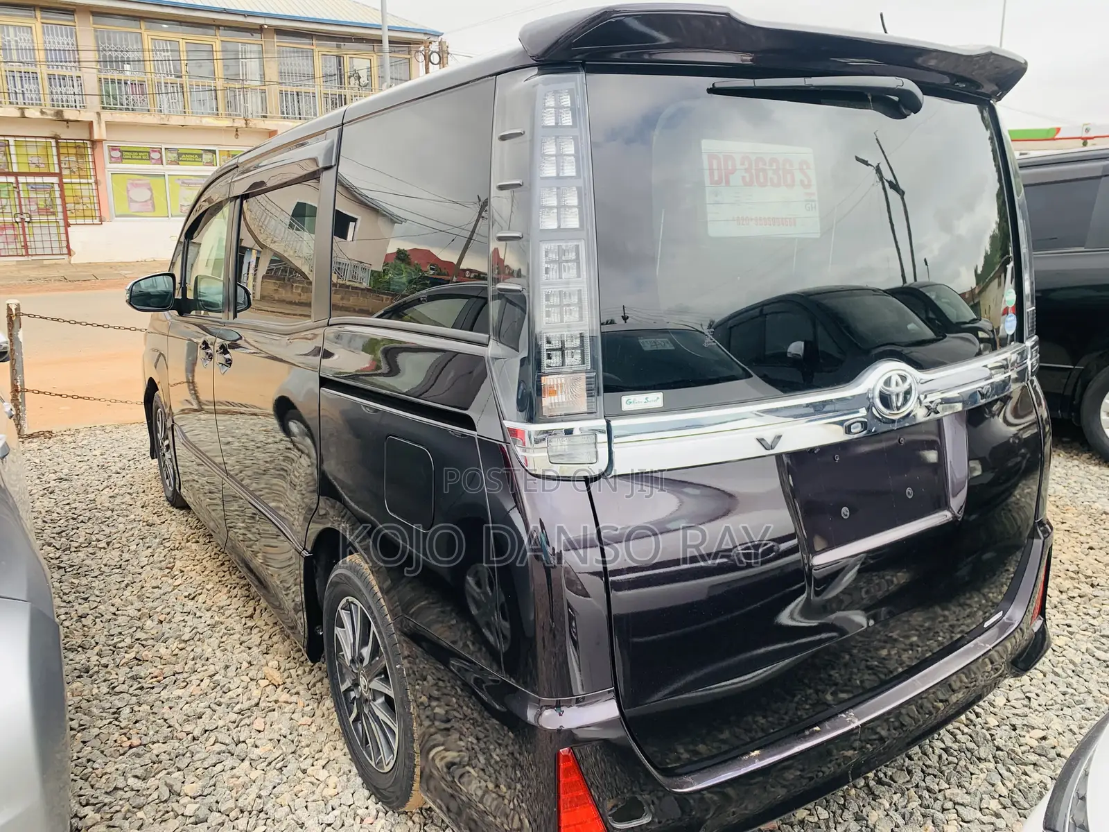 Toyota Voxy X 2WD 8-Seater 2015