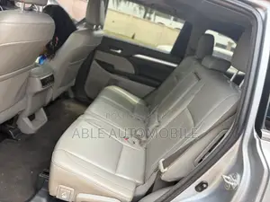 Toyota Highlander XLE V6 4x4 (3.5L 6cyl 6A) 2016 Silver