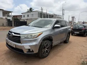 Toyota Highlander XLE V6 4x4 (3.5L 6cyl 6A) 2016 Silver