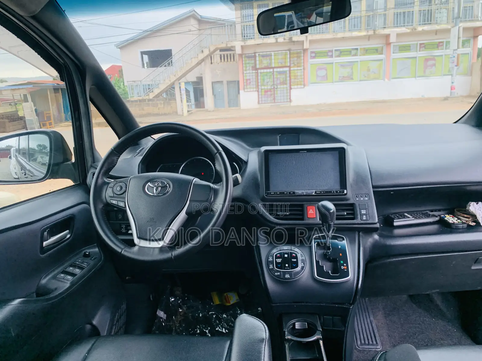 Toyota Voxy X 2WD 8-Seater 2015
