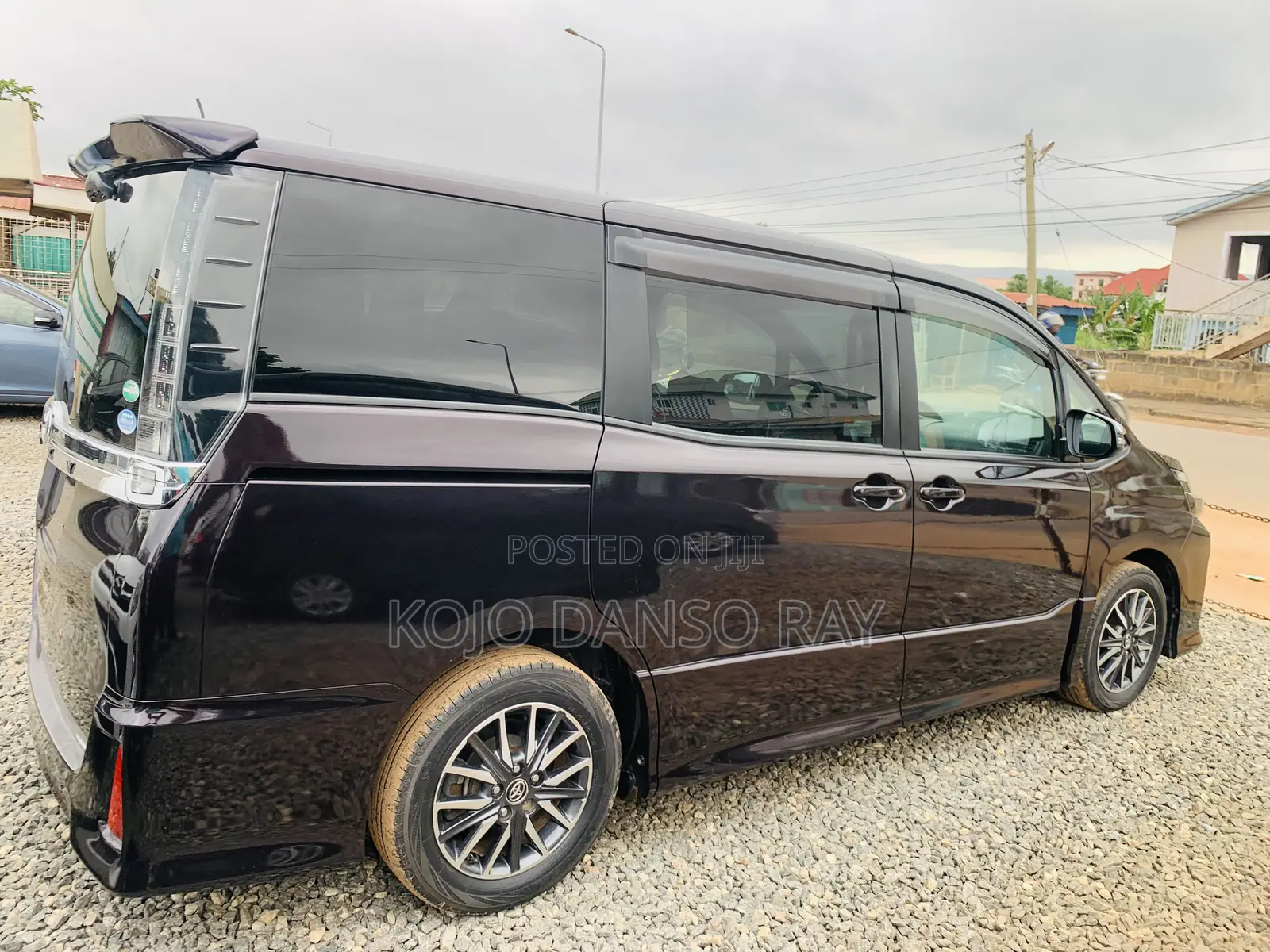 Toyota Voxy X 2WD 8-Seater 2015