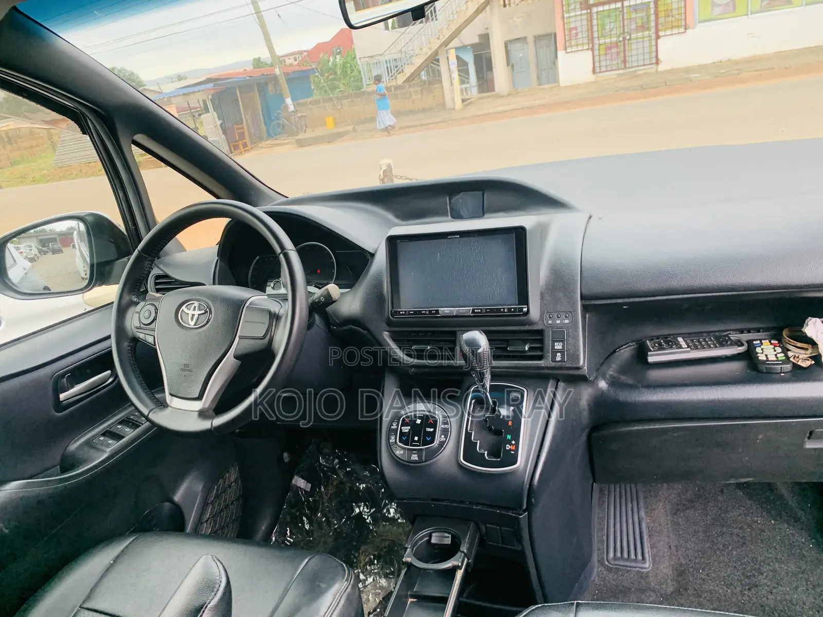 Toyota Voxy X 2WD 8-Seater 2015