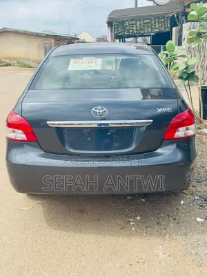 Toyota Yaris 2012 Gray
