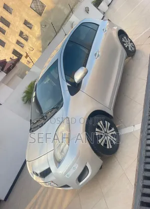 Toyota Vitz 2010 Silver