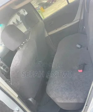 Toyota Vitz 2010 Silver