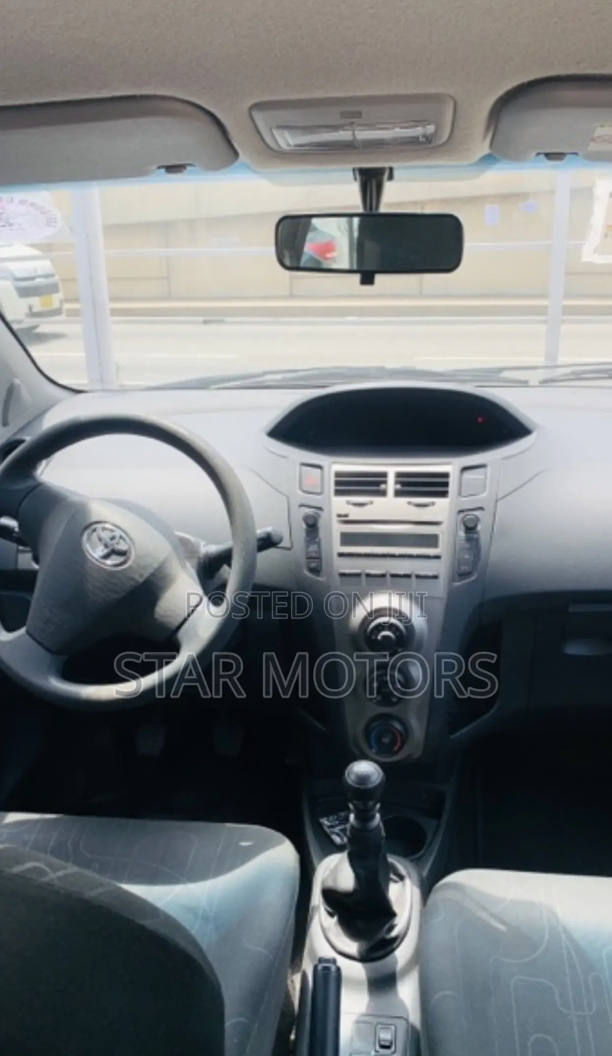Toyota Yaris 2012 Gray