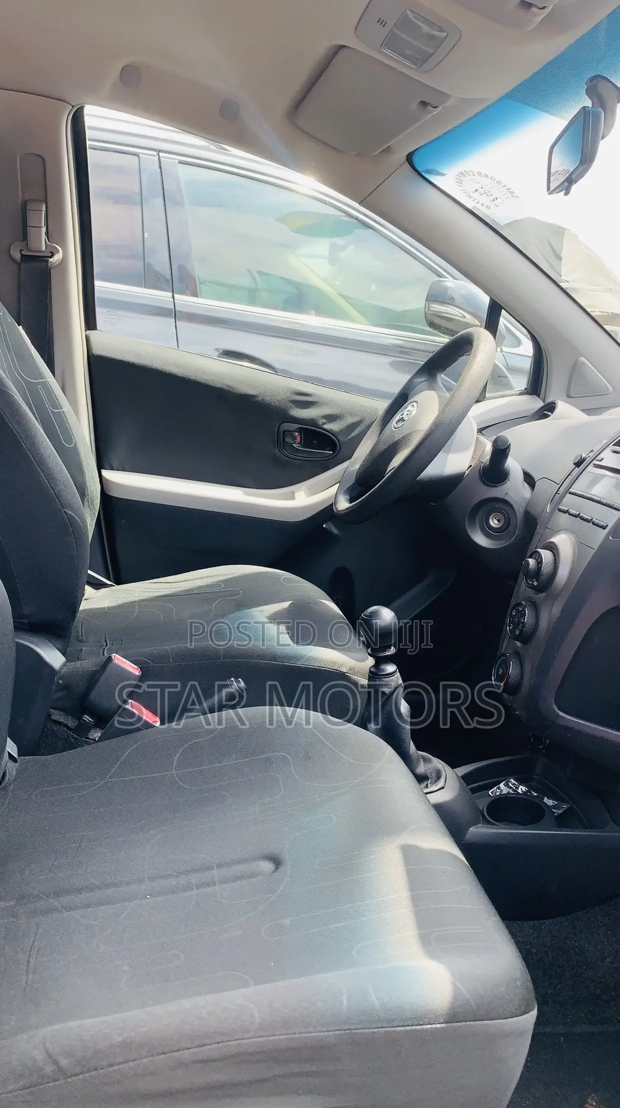 Toyota Yaris 2012 Gray