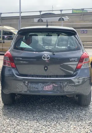 Toyota Yaris 2012 Gray