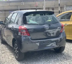 Toyota Yaris 2012 Gray