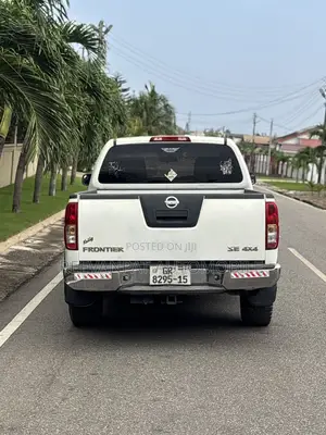 Nissan Frontier 2007 White