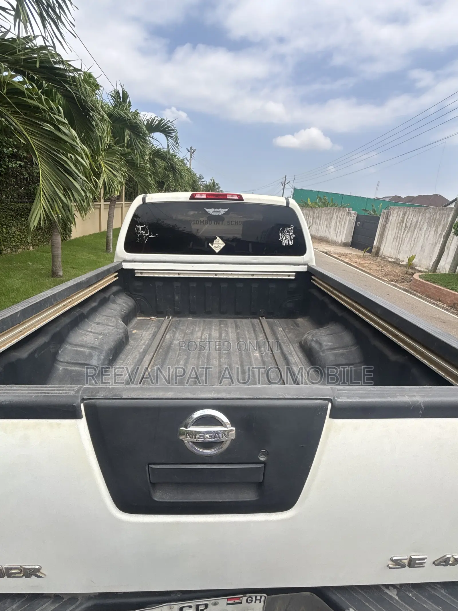 Nissan Frontier 2007 White