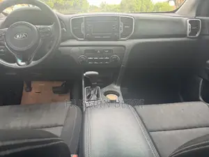 Kia Sportage LX 4dr SUV AWD (2.4L 4cyl 6A) 2017 Gold