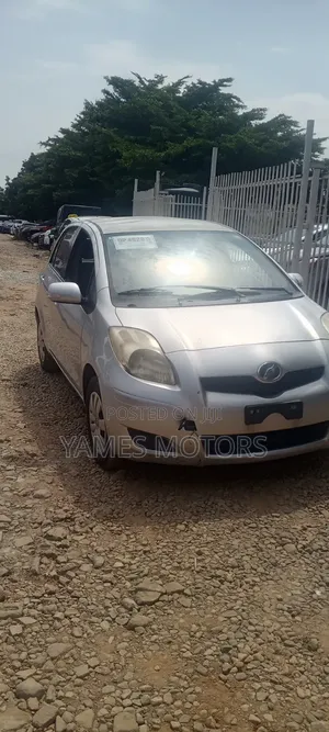 Toyota Vitz 2010 Silver