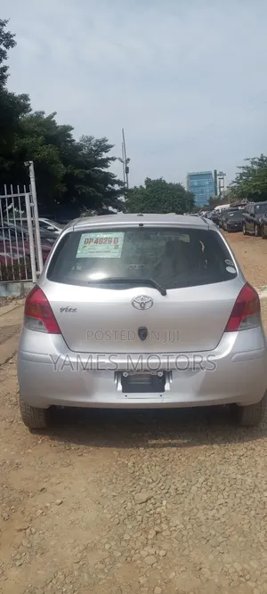Toyota Vitz 2010 Silver